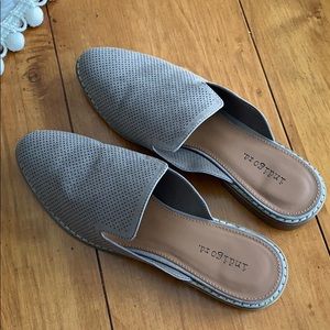Indigo rd tan mules size 8.5